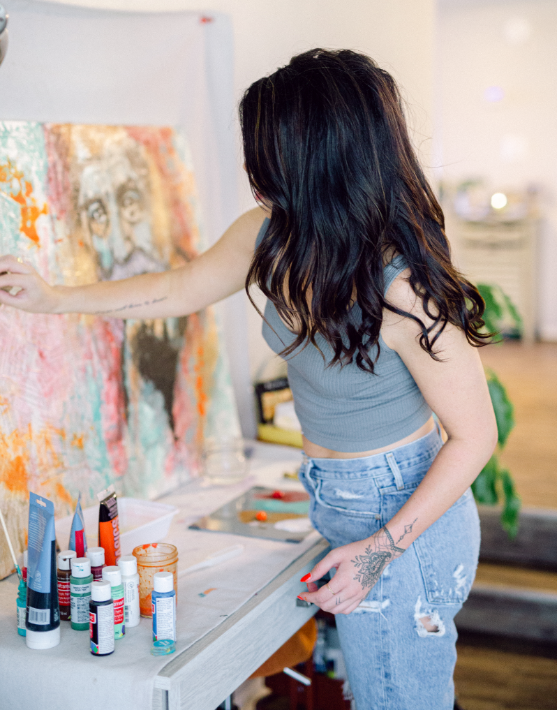 Hire Adriana Elena for live performance painting